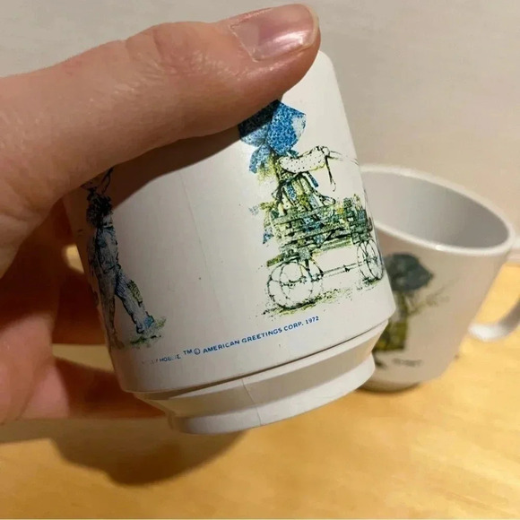American Greetings 1972 Plastic Holly Hobbie Mugs Cups Lot Of 2 - Picture 3 of 14
